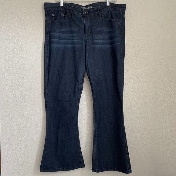 Torrid Source of Wisdom Dark Wash Flare Jeans Size 18 - Picture 1 of 8
